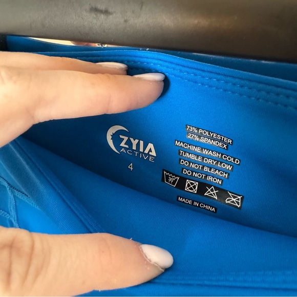 ZYIA Leggings with Pockets - Picture 3 of 5